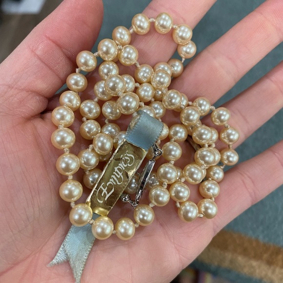 NWT Vintage Faux Pearl Necklace Hand-Knotted - Picture 2 of 5